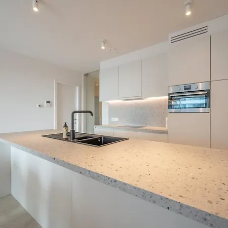 Modern For 6 With Terrace & Parking * Остенде