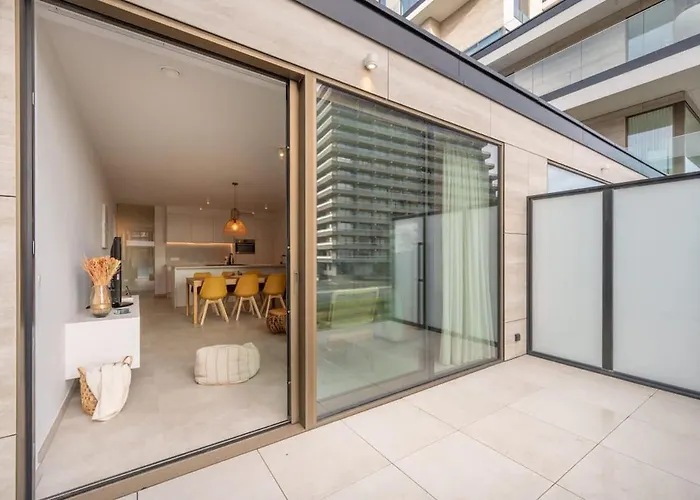 Modern For 6 With Terrace & Parking 奥斯滕德